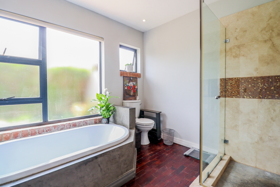 4 Bedroom Property for Sale in The Coves North West